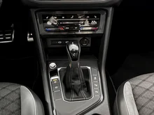 VW Tiguan R-Line TSI DSG in Deep Black Perleffekt