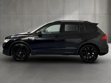 VW Tiguan R-Line TSI DSG in Deep Black Perleffekt