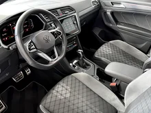 VW Tiguan R-Line TSI DSG in Deep Black Perleffekt