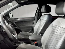 VW Tiguan R-Line TSI DSG in Deep Black Perleffekt