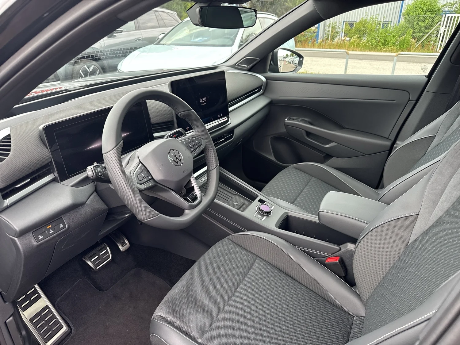 Bild eines VW T-Roc R-Line eTSI DSG