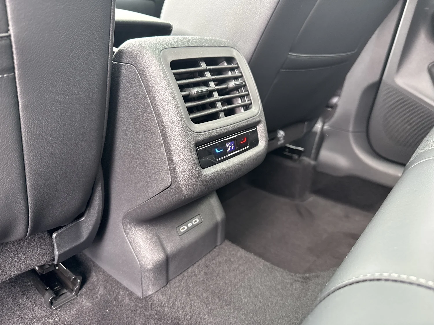Bild eines VW T-Roc R-Line eTSI DSG