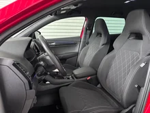 Škoda Karoq SPORTLINE TDI SCR in mittelrot - metallic