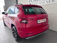 Škoda Karoq SPORTLINE TDI SCR in mittelrot - metallic