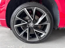 Škoda Karoq SPORTLINE TDI SCR in mittelrot - metallic