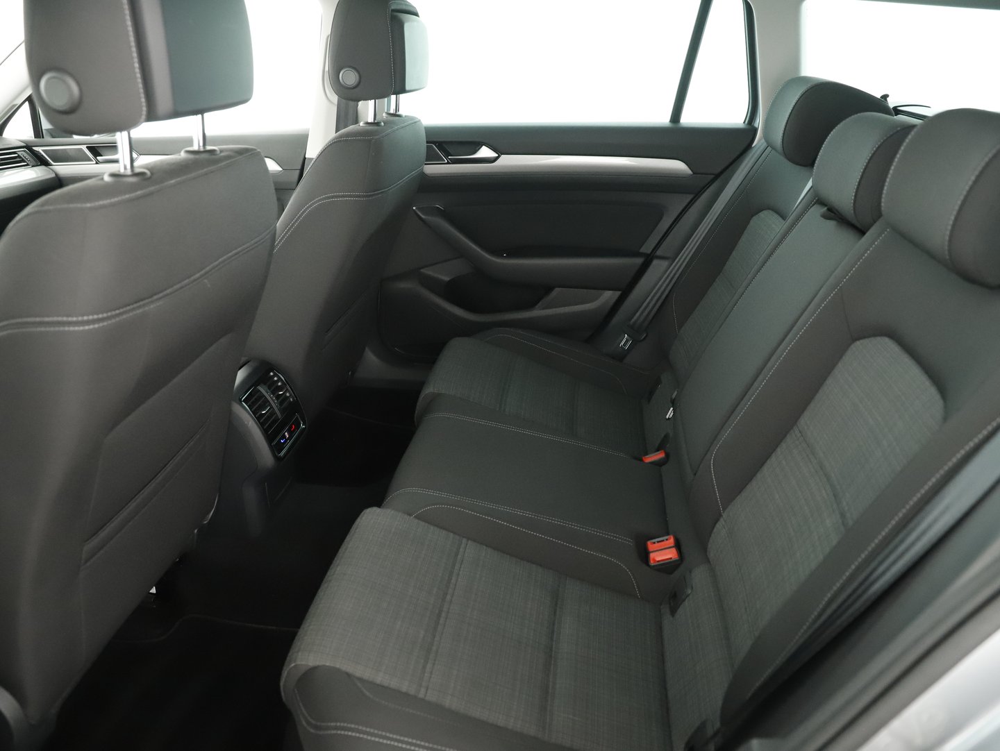 VW Passat Variant Business TDI DSG | Bild 24 von 29