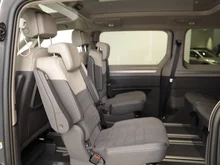 VW Multivan Edition ÜH eHybrid 180 kW 4M in Monosilber Metallic/Dach Deepblack