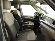 VW Multivan Edition ÜH eHybrid 180 kW 4M in Monosilber Metallic/Dach Deepblack