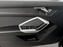 Audi Q3 35 TDI S line exterieur in MYTHOSSCHWARZ METALLIC