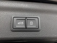 Audi Q3 35 TDI S line exterieur in MYTHOSSCHWARZ METALLIC