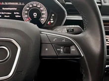 Audi Q3 35 TDI S line exterieur in MYTHOSSCHWARZ METALLIC