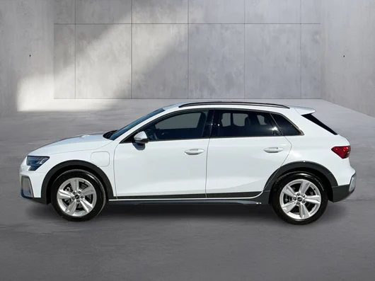 Bild eines Audi A3 allstreet 40 TFSI e