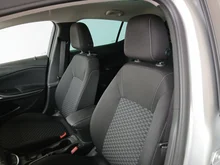Opel Astra 1,2 Turbo Direct Injection Edition in silber - metallic
