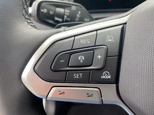 VW T-Roc Life eTSI DSG in Pure White Dach Black Uni