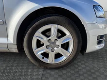 Audi A3 Sportback Sportb. 1.6 TDI Attraction in eissilber metallic