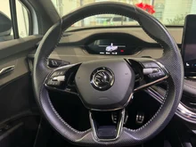 Škoda Enyaq Sportline 80 in Moon-Weiß Metallic