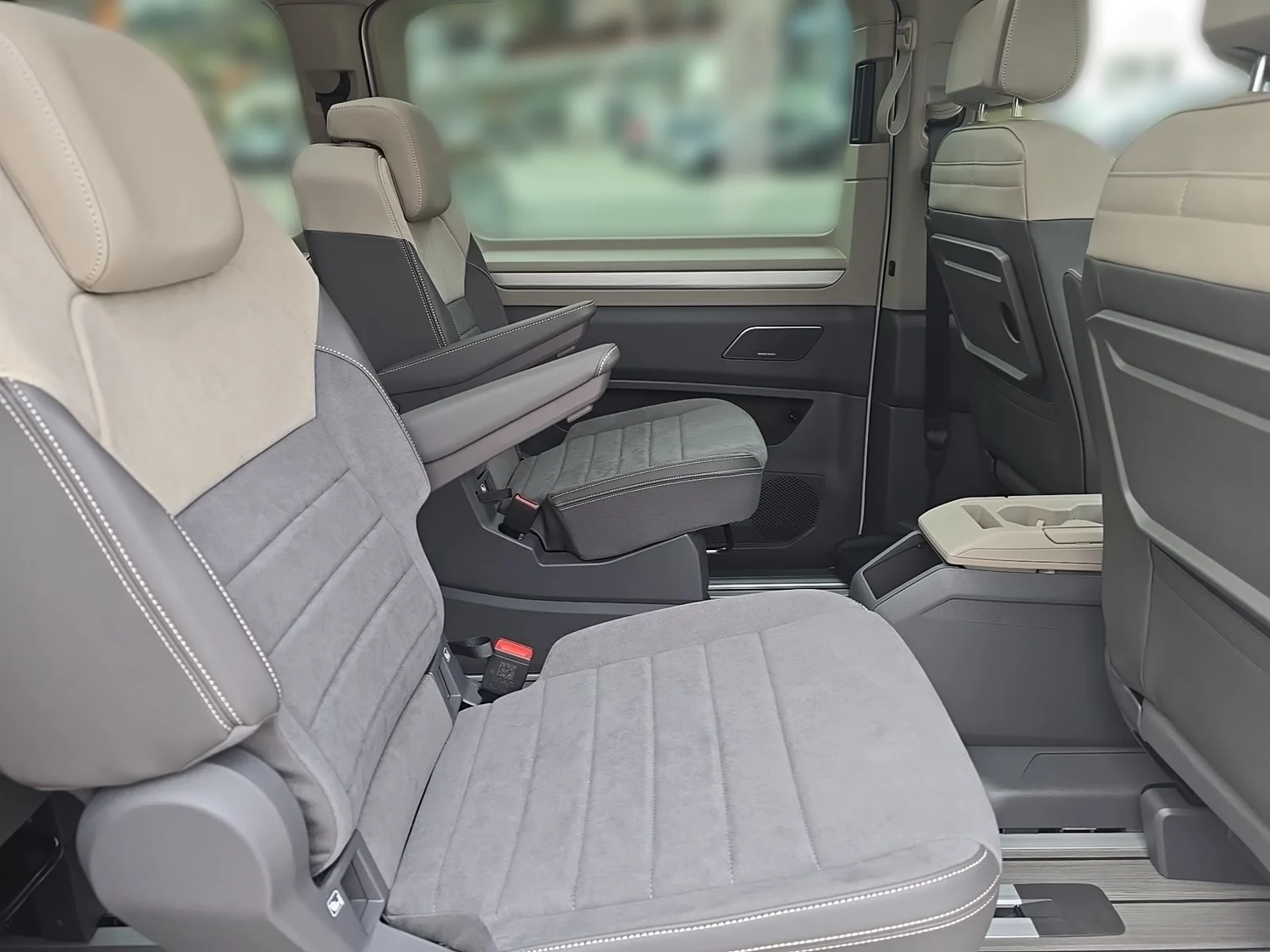 Bild eines VW Multivan Edition ÜH eHybrid 180 kW 4M