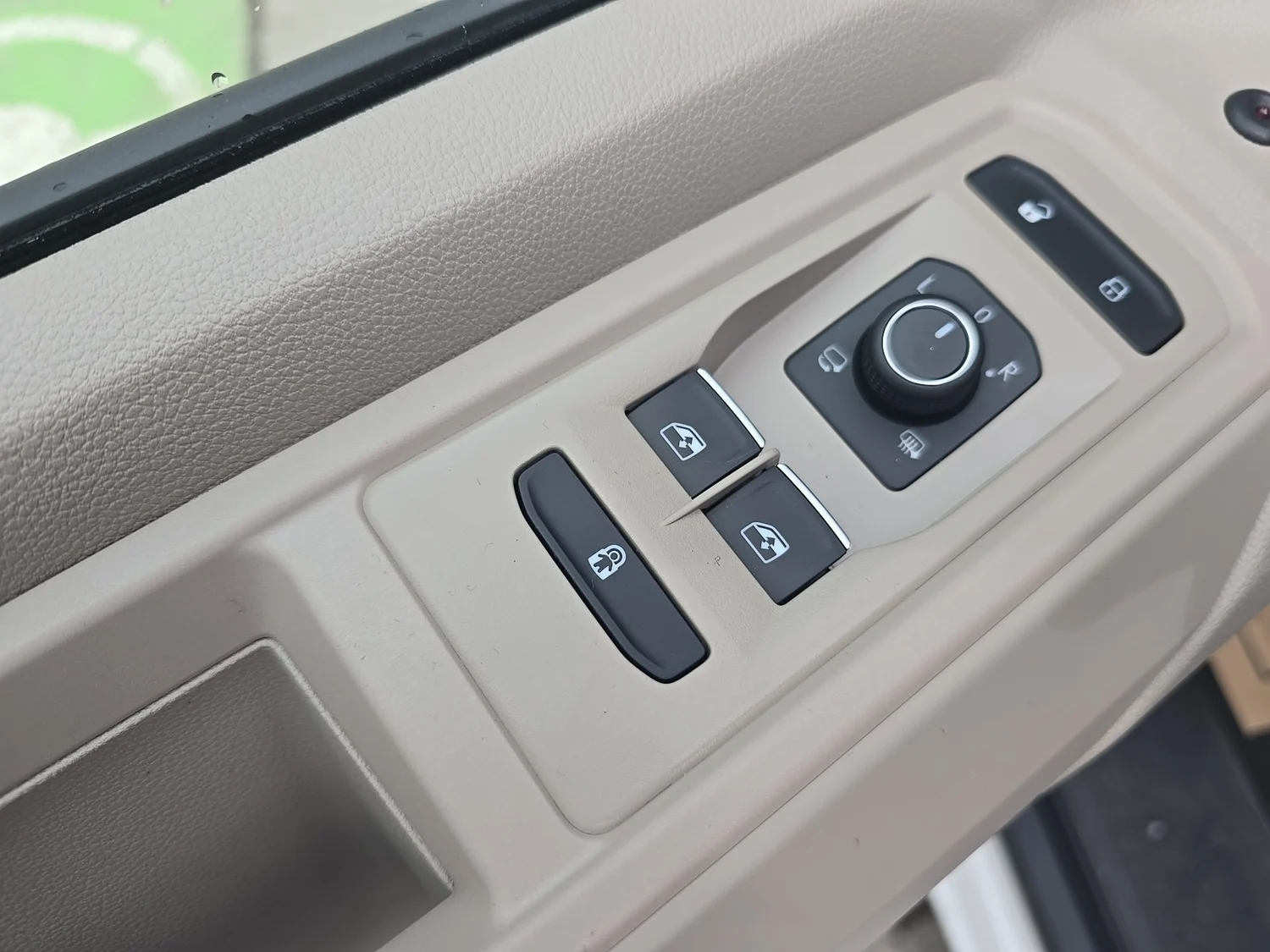 Bild eines VW Multivan Edition ÜH eHybrid 180 kW 4M