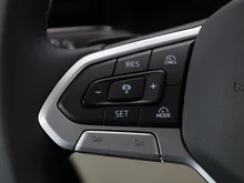 VW Multivan Business eHybrid 180 kW 4MOTION in Candyweiß