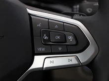 VW Multivan Business eHybrid 180 kW 4MOTION in Candyweiß