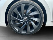 VW Arteon SB R-Line TDI 4MOTION DSG in Oryxweiß Perlmutteffekt
