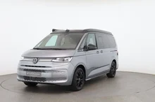 VW California Beach eHybrid 180 kW 4M in Monosilber Met./Dach Deepblack Perleff.