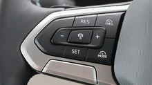 VW California Beach eHybrid 180 kW 4M in Monosilber Met./Dach Deepblack Perleff.
