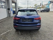 Audi Q3 e-tron 45 TFSI e in navarrablau metallic