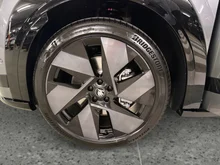 Škoda Peaq Sportline 90x in Graphit-Grau Metallic