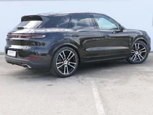 Porsche Cayenne E-Hybrid in schwarzmetallic