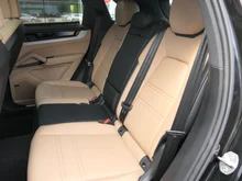 Porsche Cayenne E-Hybrid in schwarzmetallic