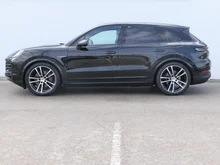 Porsche Cayenne E-Hybrid in schwarzmetallic