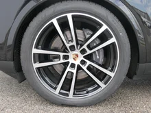 Porsche Cayenne E-Hybrid in schwarzmetallic