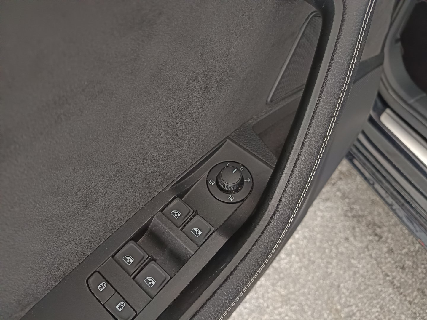 Škoda SUPERB SPORTLINE TDI DSG | Bild 11 von 36
