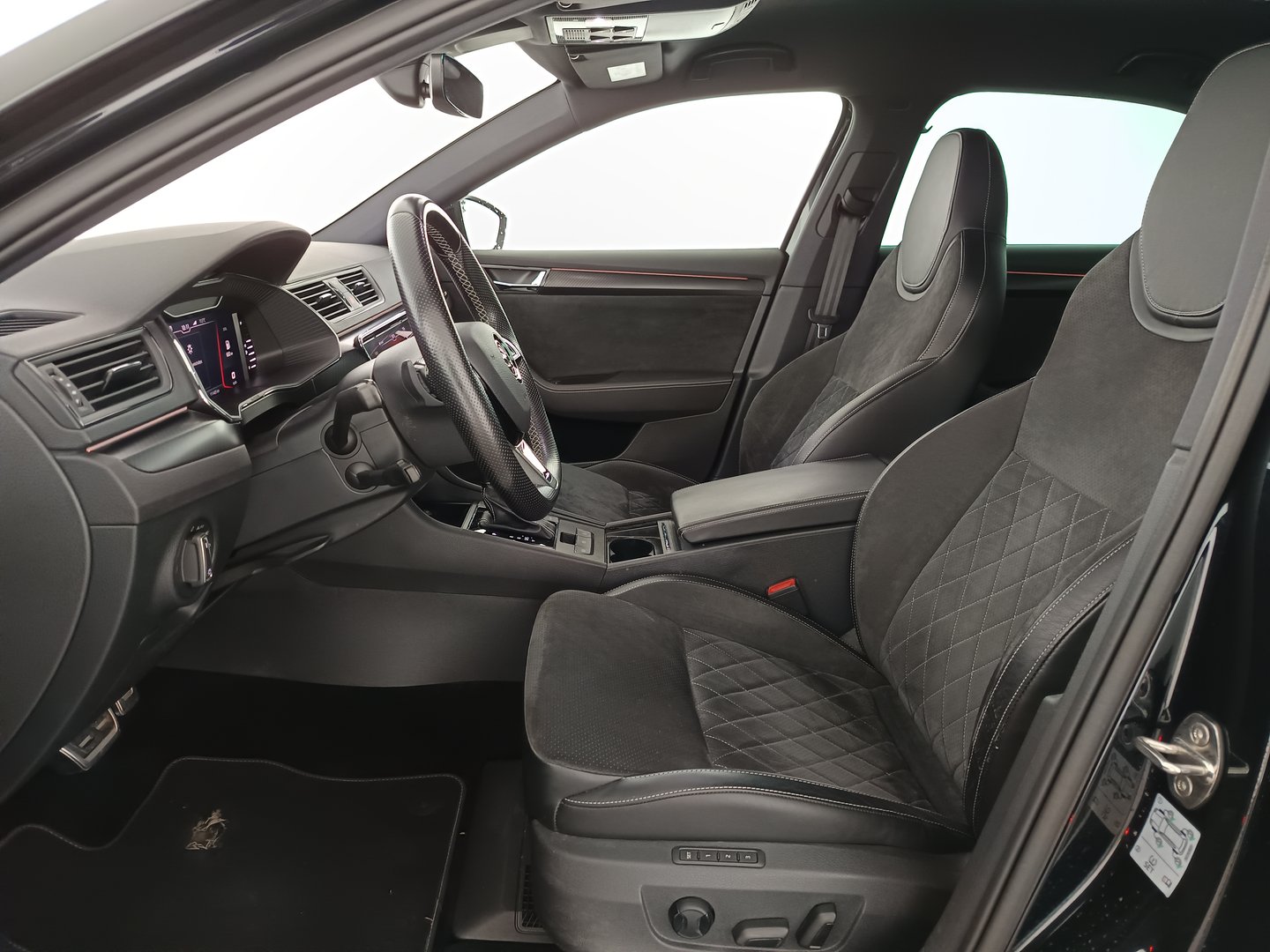 Škoda SUPERB SPORTLINE TDI DSG | Bild 13 von 36