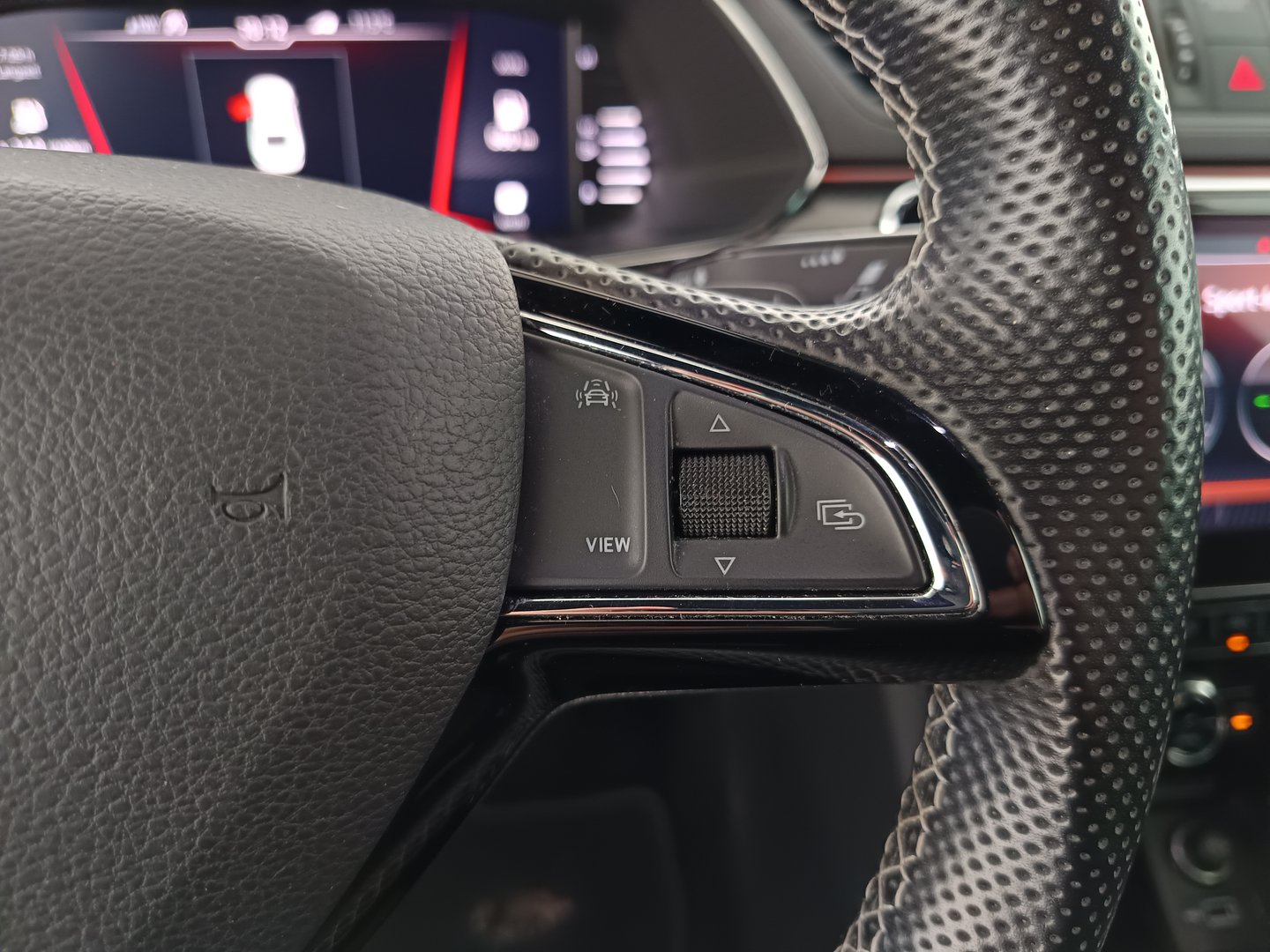 Škoda SUPERB SPORTLINE TDI DSG | Bild 17 von 36