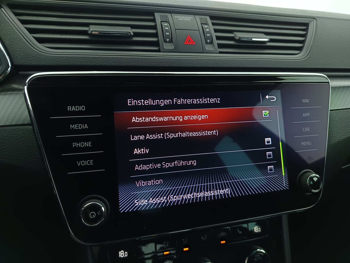 Škoda SUPERB SPORTLINE TDI DSG | Bild 26 von 36