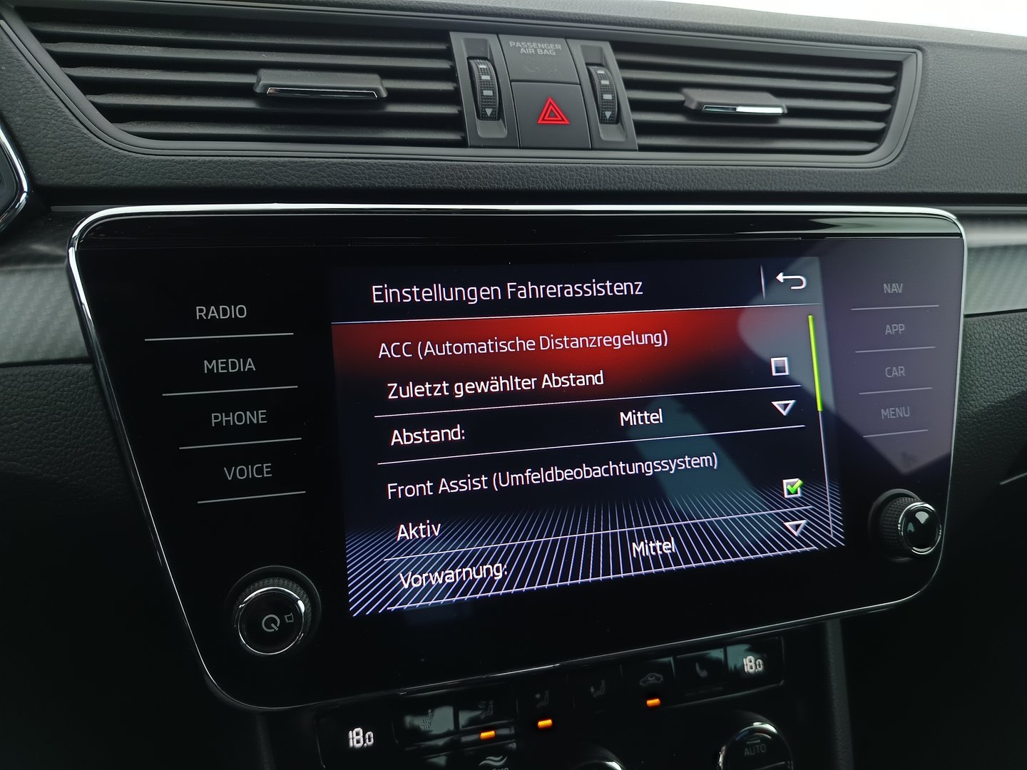 Škoda SUPERB SPORTLINE TDI DSG | Bild 25 von 36