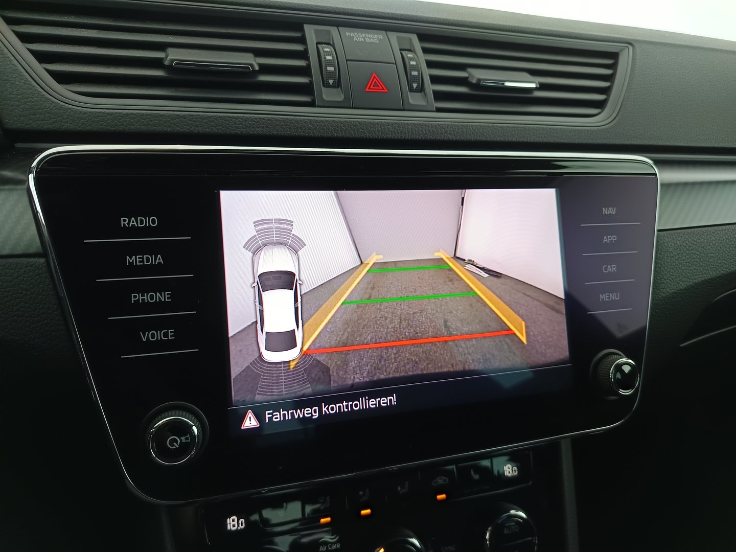 Škoda SUPERB SPORTLINE TDI DSG | Bild 19 von 36