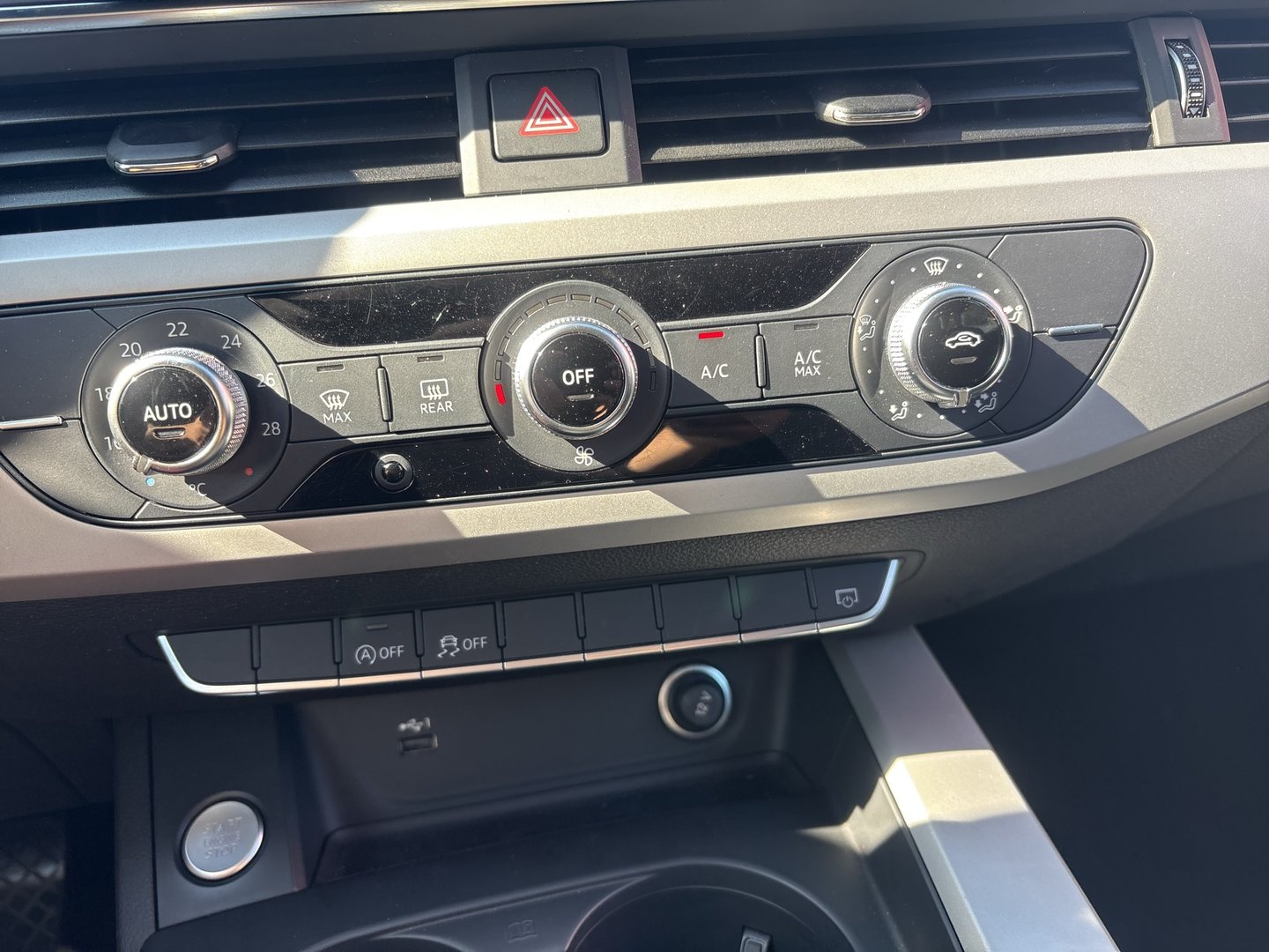 Audi A4 Avant 30 TDI | Bild 16 von 21