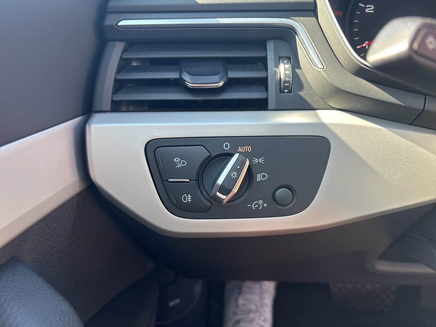 Audi A4 Avant 30 TDI | Bild 9 von 21