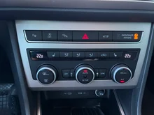 SEAT Ateca Xperience 2.0 TSI DSG 4Drive in Dark Camouflage Grün Metallic