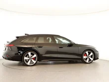 Audi A6 Avant e-hybrid quattro 220 kW in Mythosschwarz Metallic