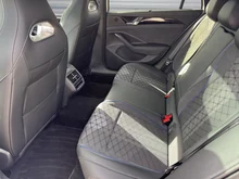 VW Passat Variant Sport eHybrid 150kW in Oryxweiß Perlmutteffekt