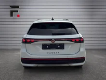 VW Passat Variant Sport eHybrid 150kW in Oryxweiß Perlmutteffekt