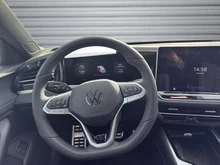 VW Passat Variant Sport eHybrid 150kW in Oryxweiß Perlmutteffekt