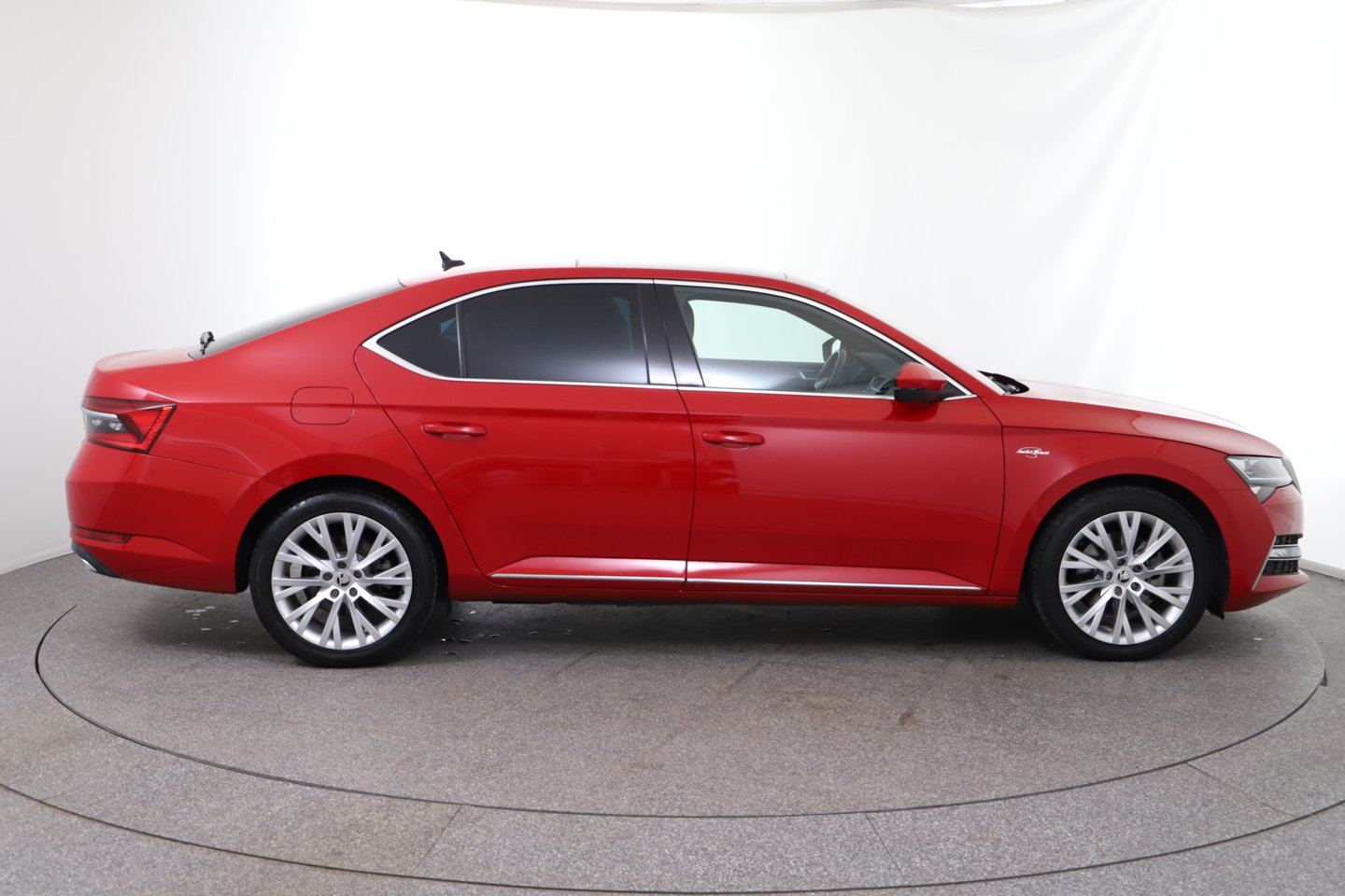 Škoda SUPERB iV SPORTLINE DSG | Bild 6 von 34
