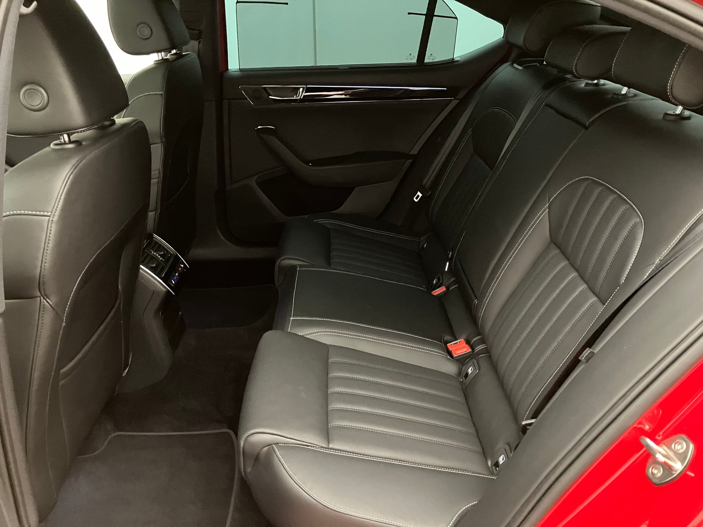 Škoda SUPERB iV SPORTLINE DSG | Bild 28 von 34