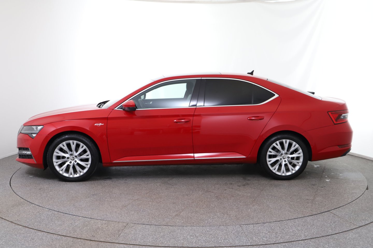 Škoda SUPERB iV SPORTLINE DSG | Bild 2 von 34