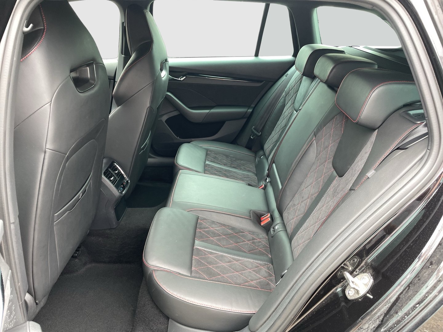 Škoda OCTAVIA Combi RS TDI DSG | Bild 23 von 28